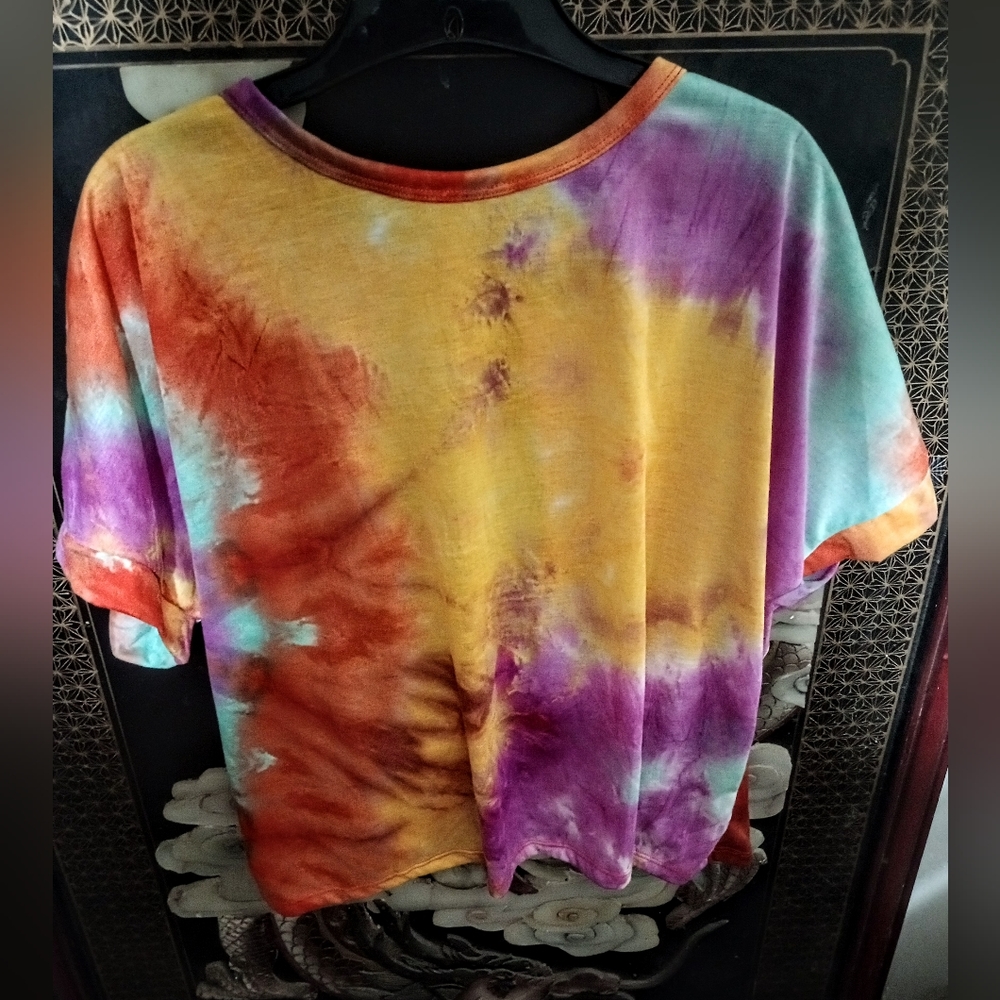 Backless With A Twist Adorable Top NEW (L) ❗ - Picture 3 of 3